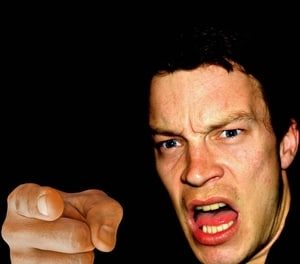 Attitude agressive des autres ? Comment s'en détacher